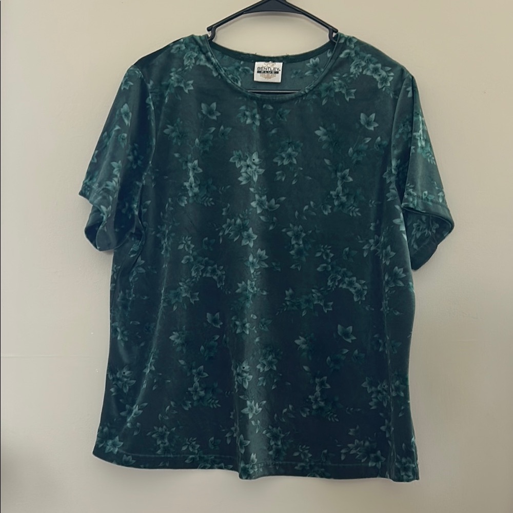 One Size* - Floral Velvet T-Shirt in Dark Green